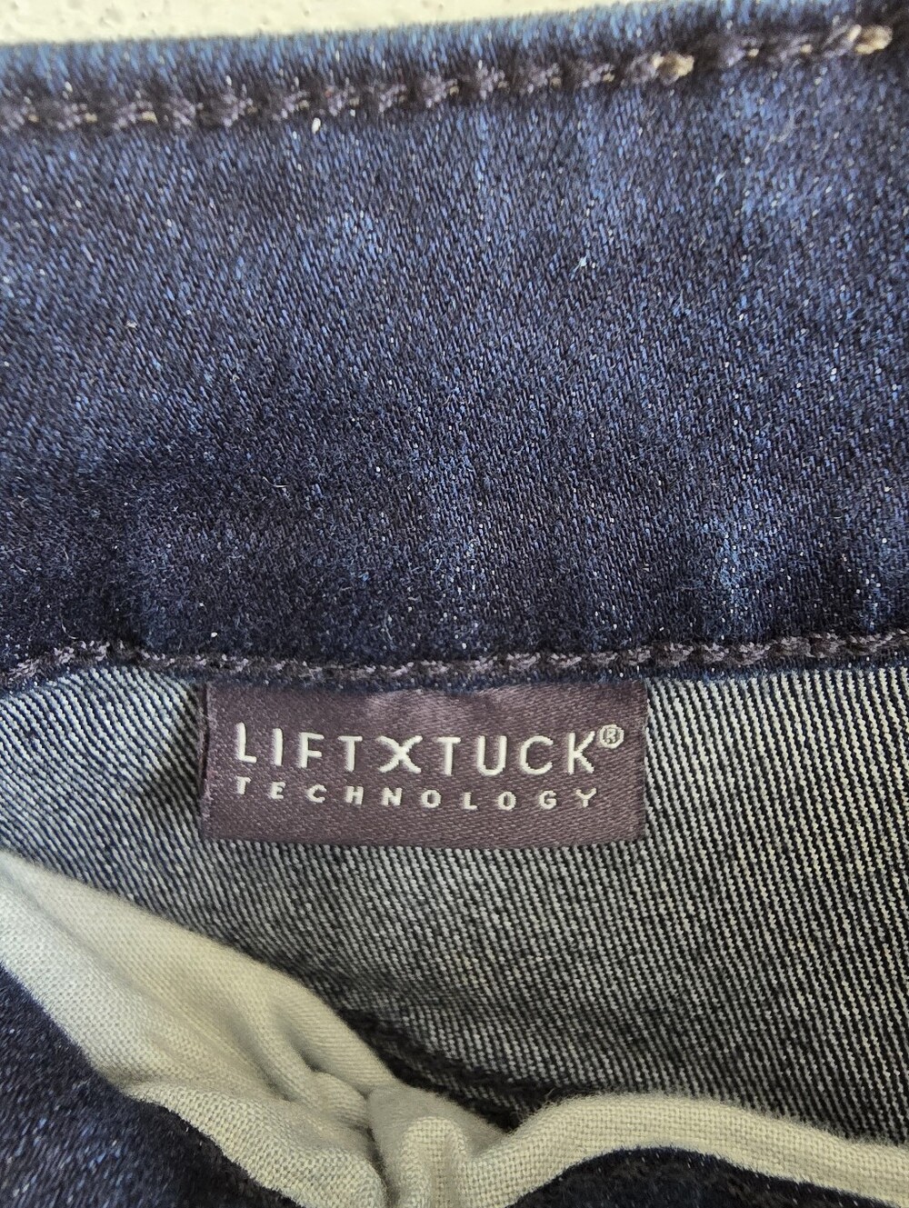NYDJ Lift Tuck Technology Dark Wash Trouser Wide Leg Jeans Size 6 - Picture 6 of 7
